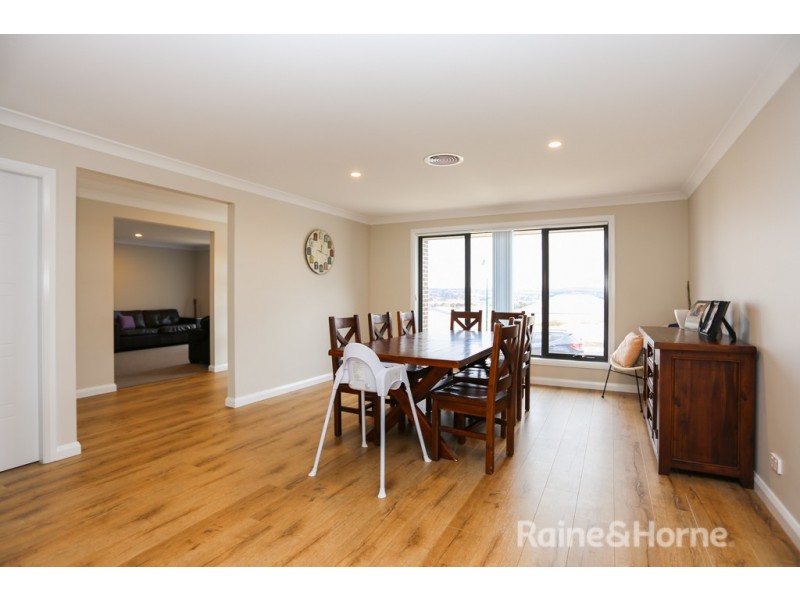 6 McGillan Drive, Kelso NSW 2795