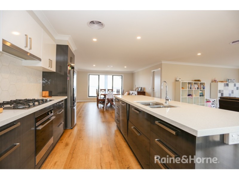 6 McGillan Drive, Kelso NSW 2795