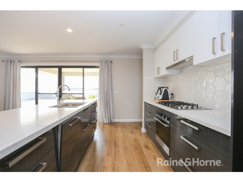 6 McGillan Drive, Kelso NSW 2795