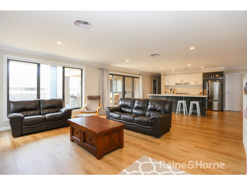 6 McGillan Drive, Kelso NSW 2795