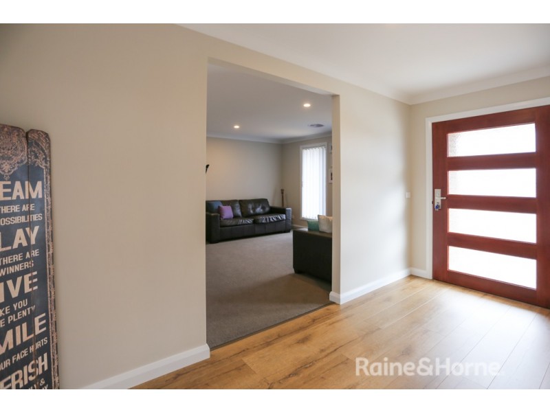 6 McGillan Drive, Kelso NSW 2795