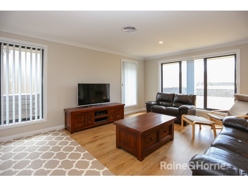 6 McGillan Drive, Kelso NSW 2795