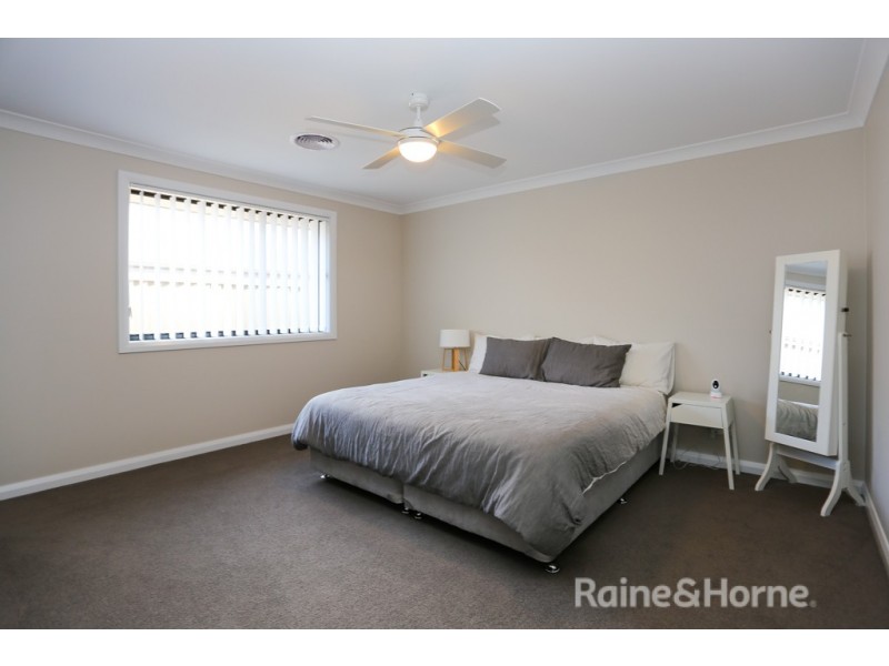 6 McGillan Drive, Kelso NSW 2795