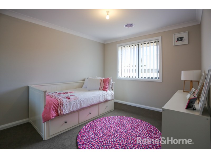 6 McGillan Drive, Kelso NSW 2795