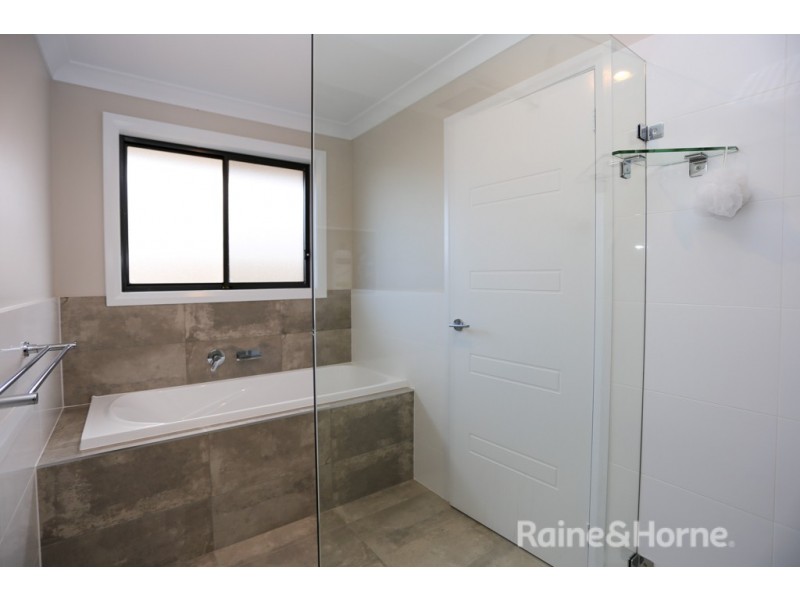 6 McGillan Drive, Kelso NSW 2795