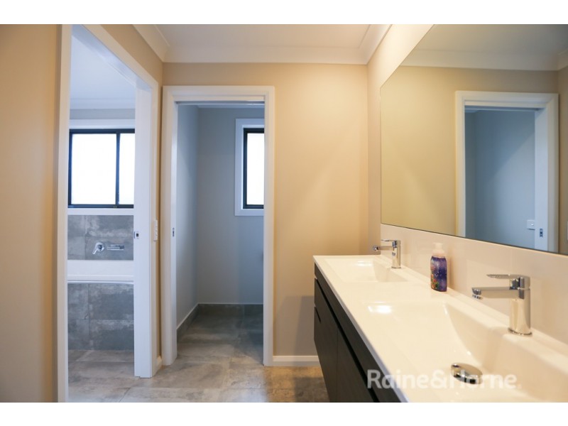 6 McGillan Drive, Kelso NSW 2795