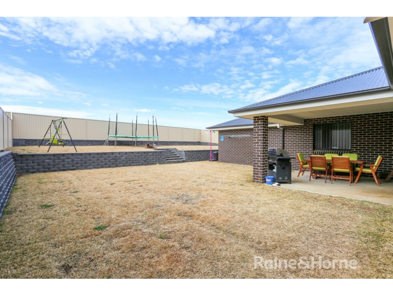 6 McGillan Drive, Kelso NSW 2795