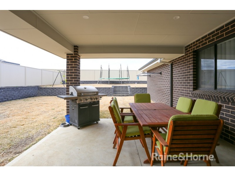 6 McGillan Drive, Kelso NSW 2795