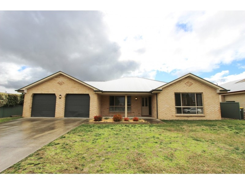 3 Ecrates Place, Kelso NSW 2795
