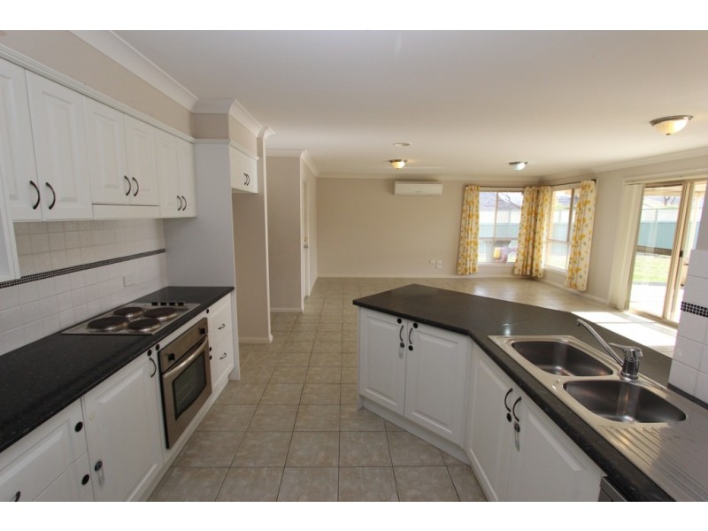 3 Ecrates Place, Kelso NSW 2795