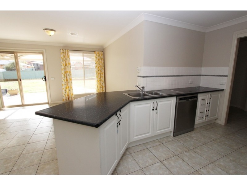 3 Ecrates Place, Kelso NSW 2795