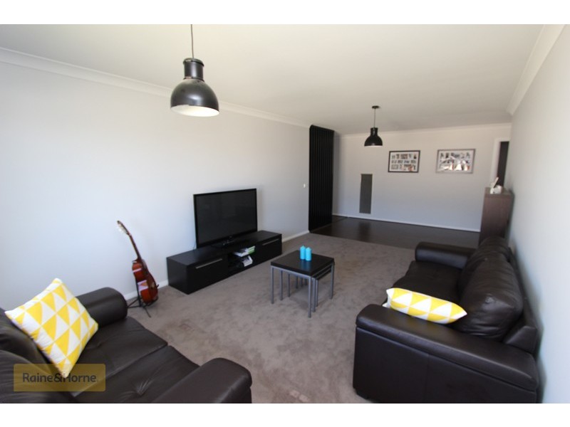 17 Mendel Drive, Kelso NSW 2795