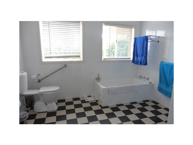 77 Morrow Pl, Bathurst NSW 2795