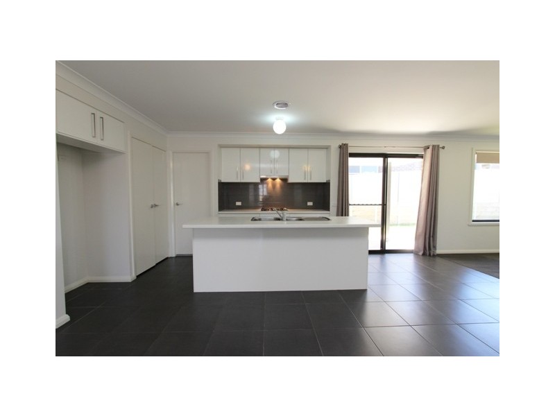 28 Amber Close, Kelso NSW 2795