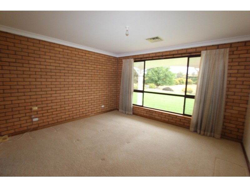 34 Woodside Drive, Mount Rankin NSW 2795