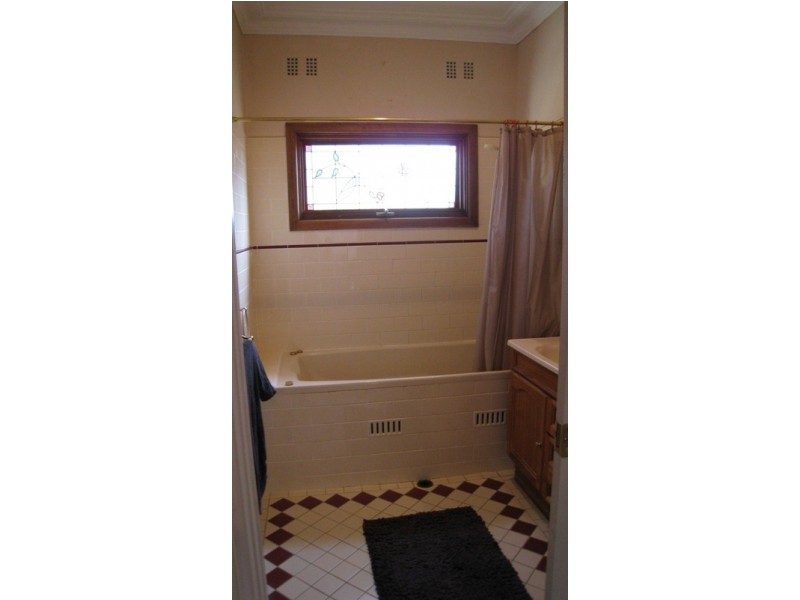 18 Annesley Street, West Bathurst NSW 2795