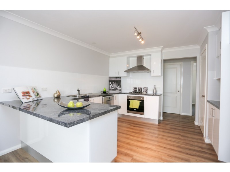 77 Graham Drive, Kelso NSW 2795