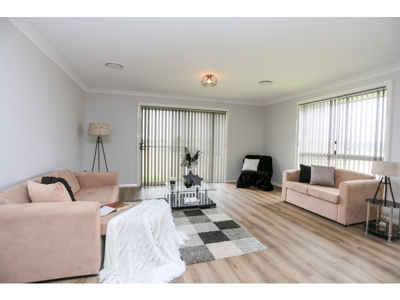 77 Graham Drive, Kelso NSW 2795