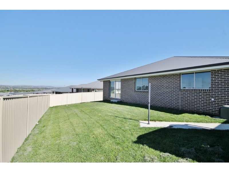 77 Graham Drive, Kelso NSW 2795