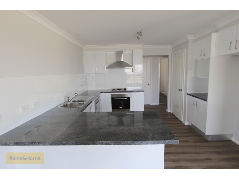 77 Graham Drive, Kelso NSW 2795