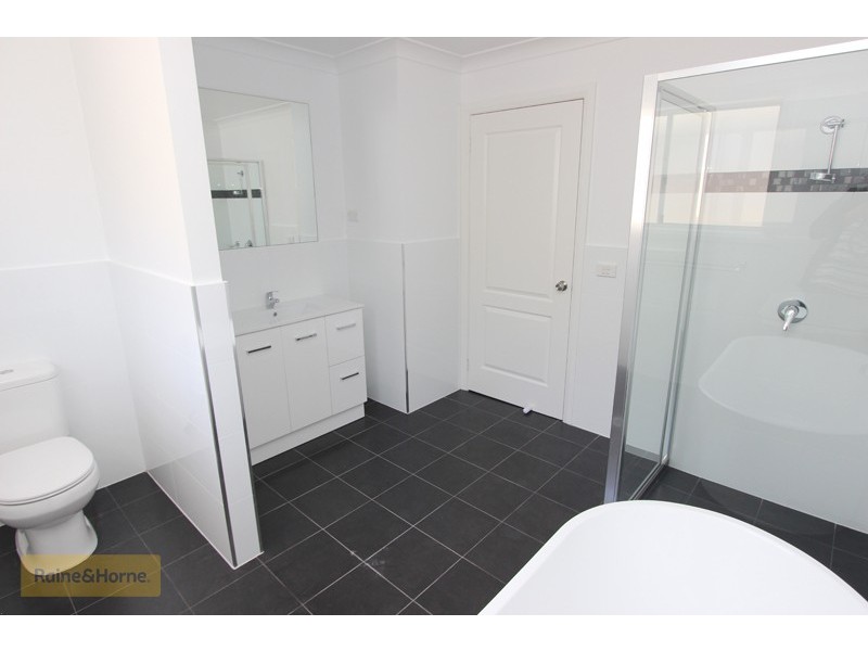 77 Graham Drive, Kelso NSW 2795