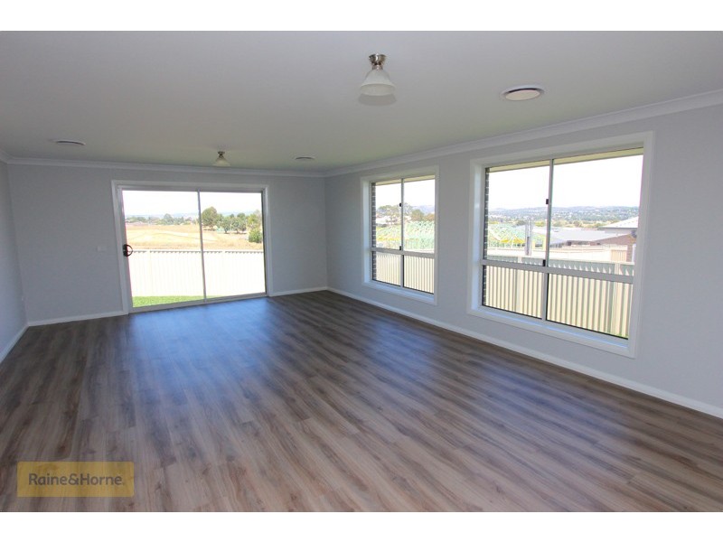 77 Graham Drive, Kelso NSW 2795