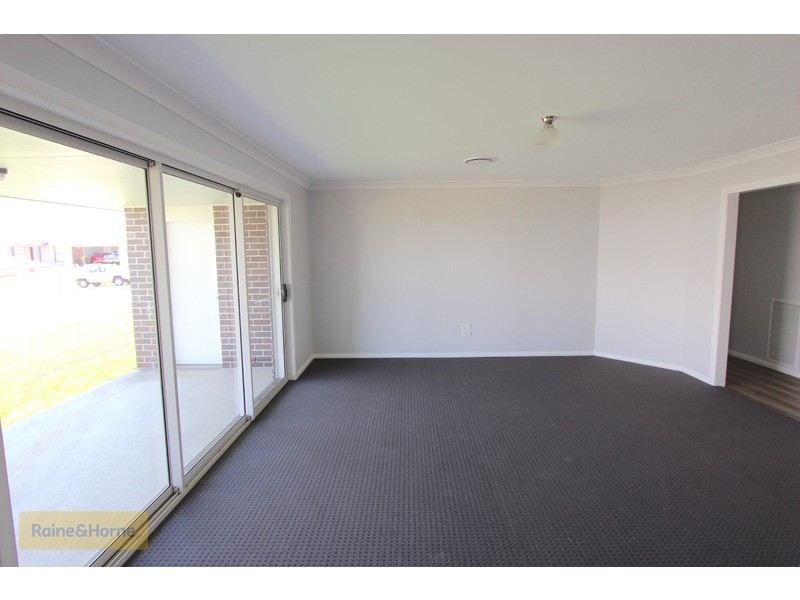 77 Graham Drive, Kelso NSW 2795