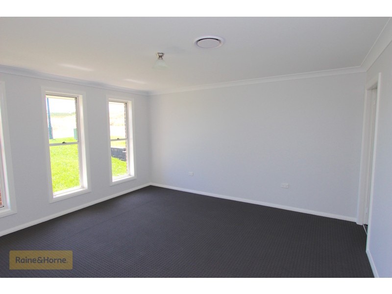 77 Graham Drive, Kelso NSW 2795