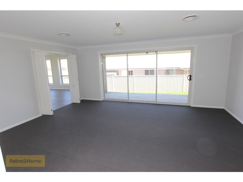 77 Graham Drive, Kelso NSW 2795