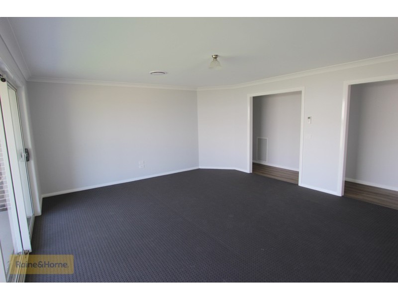 77 Graham Drive, Kelso NSW 2795