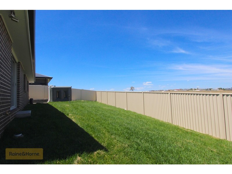 77 Graham Drive, Kelso NSW 2795