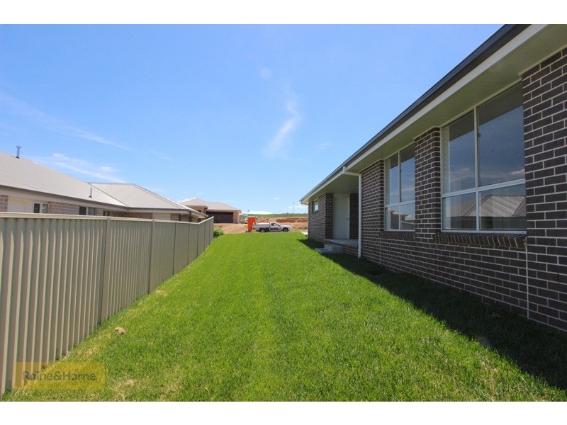 77 Graham Drive, Kelso NSW 2795