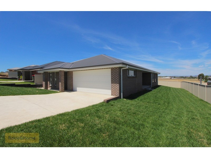 77 Graham Drive, Kelso NSW 2795