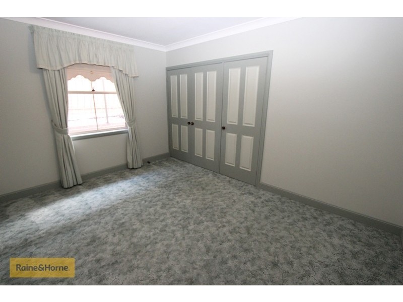 18 Westbourne Drive, Bathurst NSW 2795