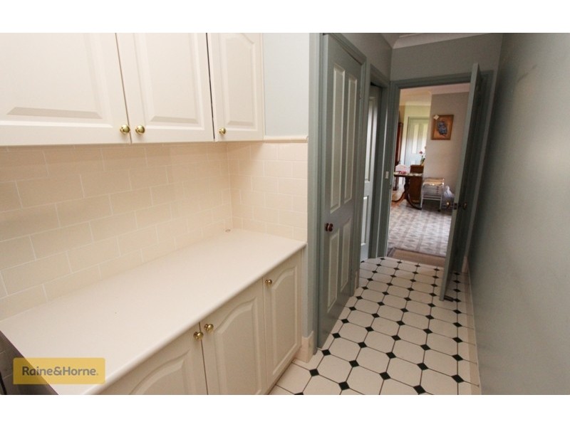 18 Westbourne Drive, Bathurst NSW 2795