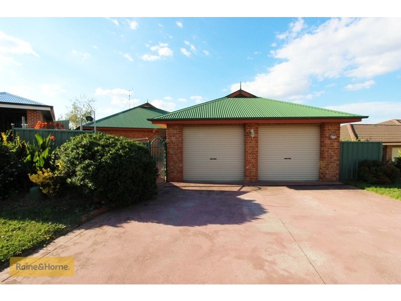 18 Westbourne Drive, Bathurst NSW 2795