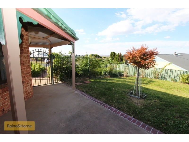 18 Westbourne Drive, Bathurst NSW 2795