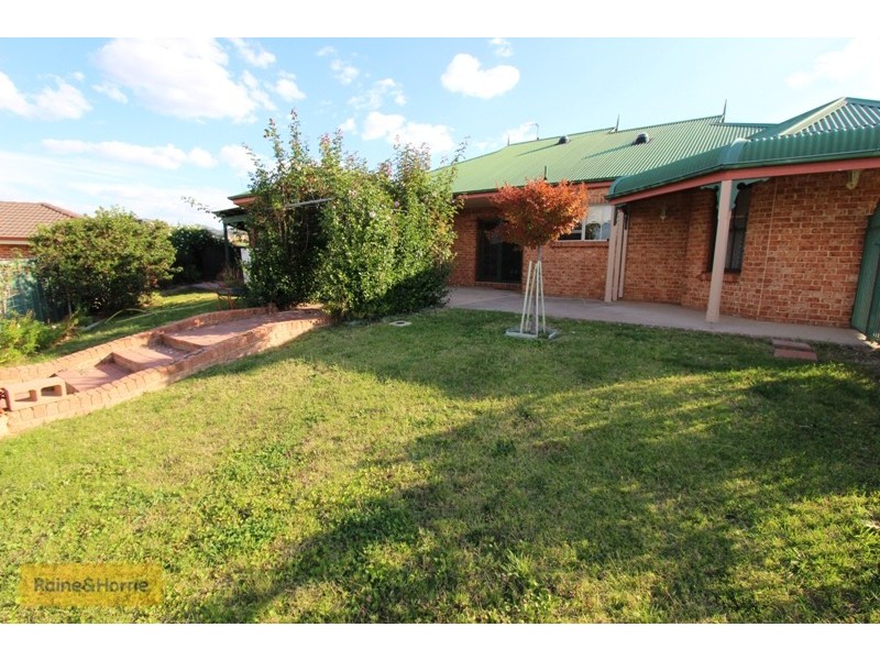 18 Westbourne Drive, Bathurst NSW 2795