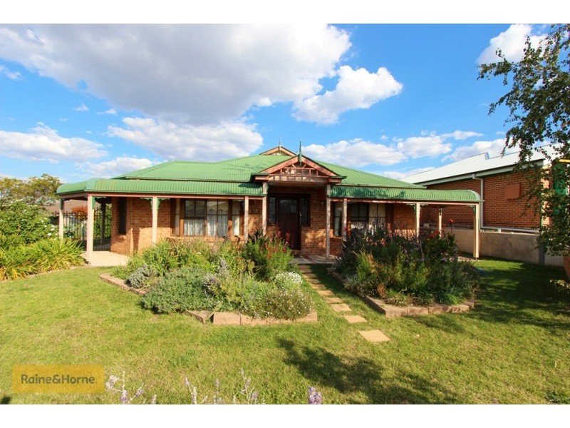 18 Westbourne Drive, Bathurst NSW 2795