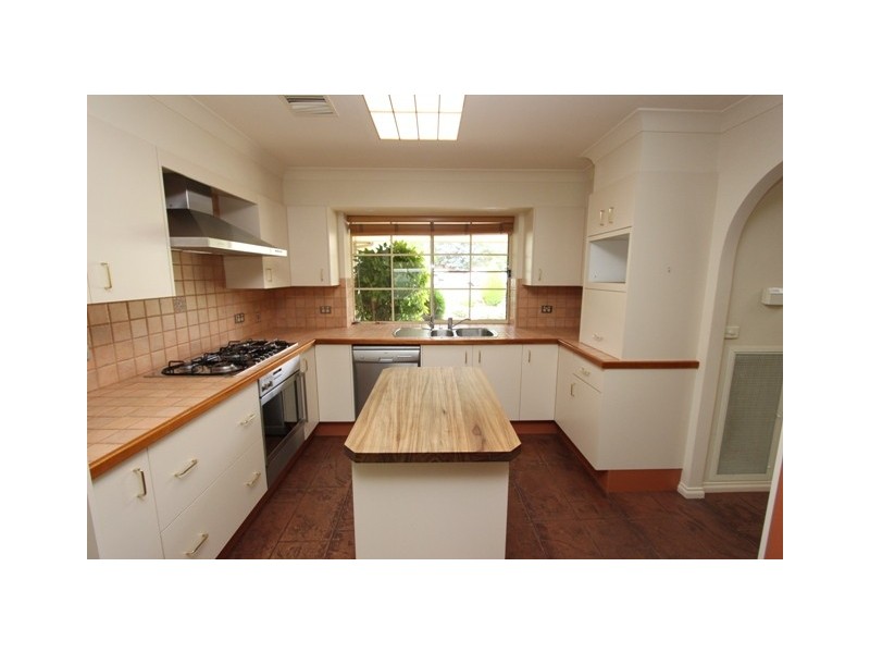 29 Kurumben Pl, Bathurst NSW 2795