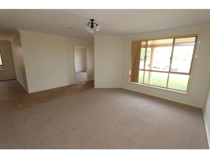 50 Halfpenny Drive, Kelso NSW 2795