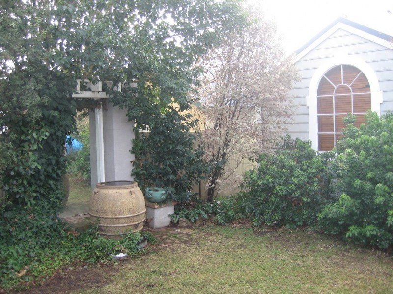 10 Lewins Street, Bathurst NSW 2795