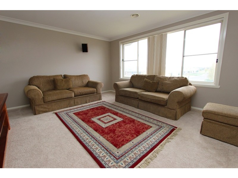 12 Carlyle Ave, Llanarth NSW 2795