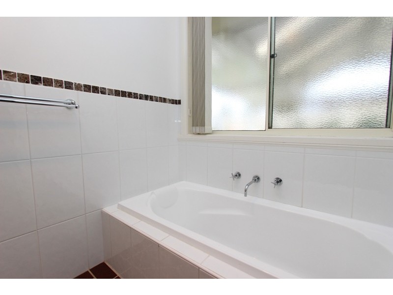 12 Carlyle Ave, Llanarth NSW 2795