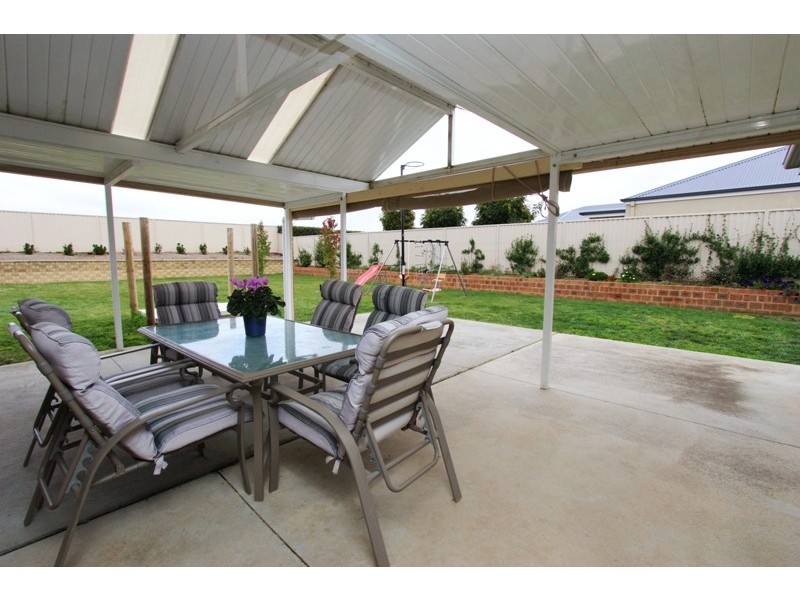 12 Carlyle Ave, Llanarth NSW 2795