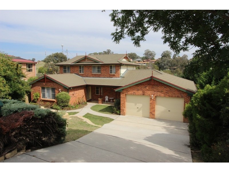 15 Kurumben Place, West Bathurst NSW 2795