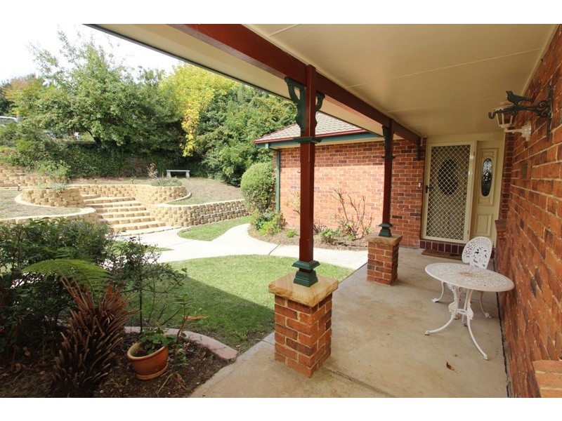 15 Kurumben Place, West Bathurst NSW 2795