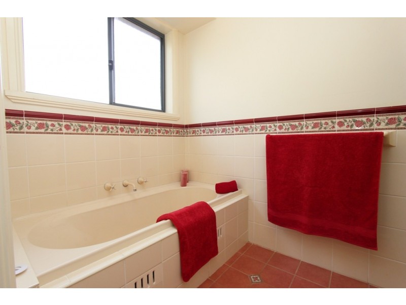 9 Willow Drive, Kelso NSW 2795