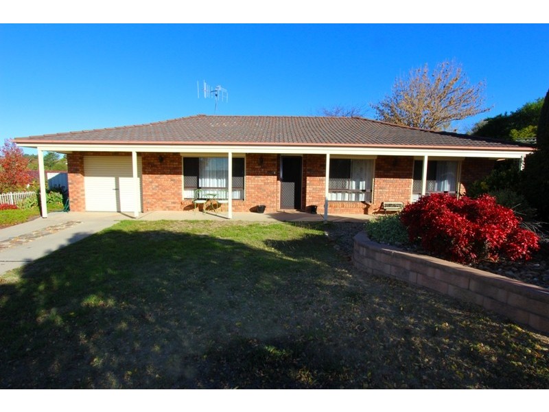 12 Laws Place, West Bathurst NSW 2795