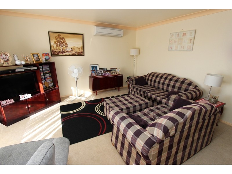 12 Laws Place, West Bathurst NSW 2795